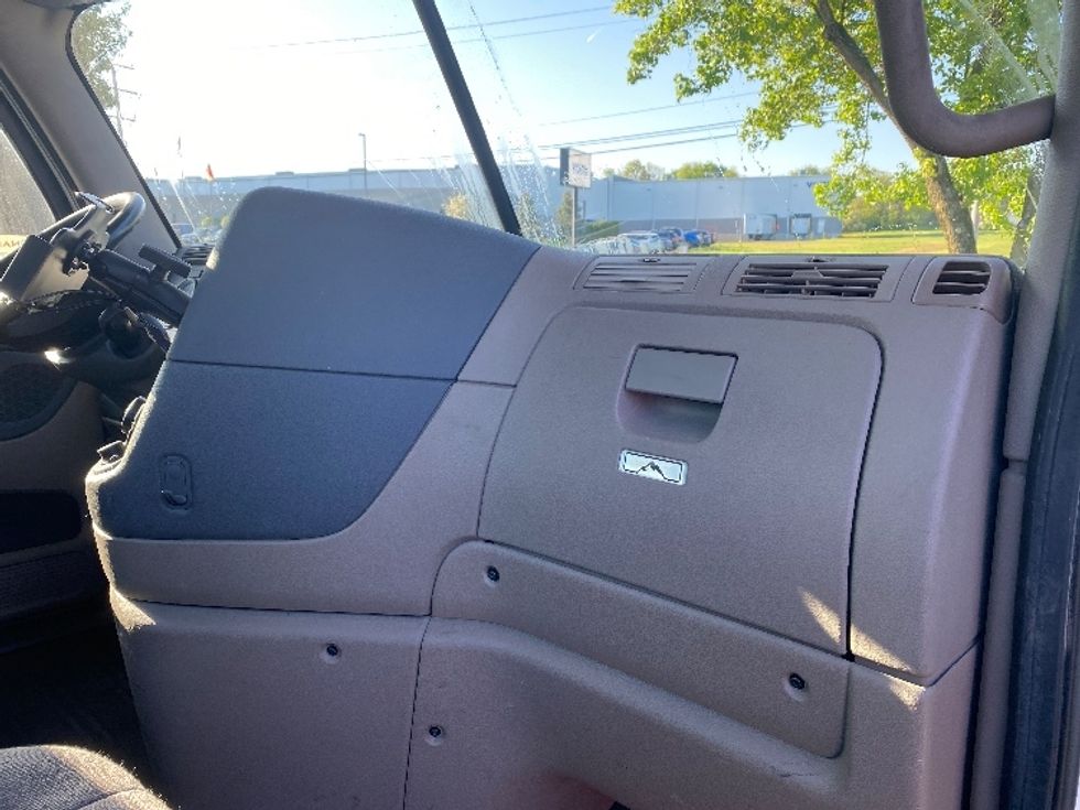 Day Cab Tractor-Heavy Duty Tractors-Freightliner-2018-Cascadia 12564ST-Harrisburg-PA-349,629\n\t\tmiles-$ 42,250 - Image 13