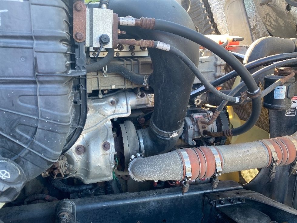 Day Cab Tractor-Heavy Duty Tractors-Freightliner-2018-Cascadia 12564ST-Harrisburg-PA-349,629\n\t\tmiles-$ 42,250 - Image 15