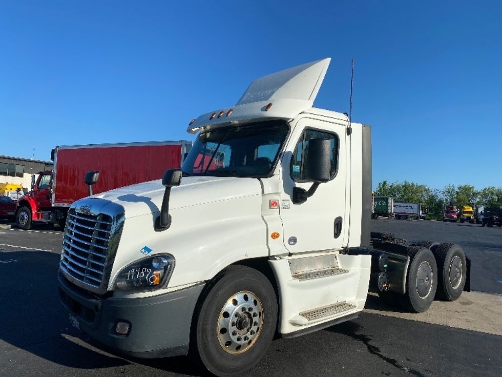 Day Cab Tractor-Heavy Duty Tractors-Freightliner-2018-Cascadia 12564ST-Harrisburg-PA-349,629\n\t\tmiles-$ 42,250 - Image 3