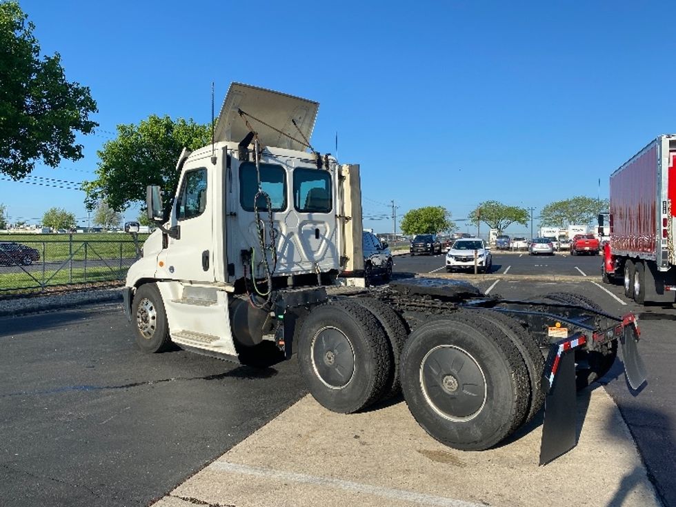 Day Cab Tractor-Heavy Duty Tractors-Freightliner-2018-Cascadia 12564ST-Harrisburg-PA-349,629\n\t\tmiles-$ 42,250 - Image 5