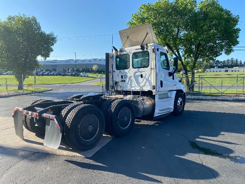 Day Cab Tractor-Heavy Duty Tractors-Freightliner-2018-Cascadia 12564ST-Harrisburg-PA-349,629\n\t\tmiles-$ 42,250 - Image 7