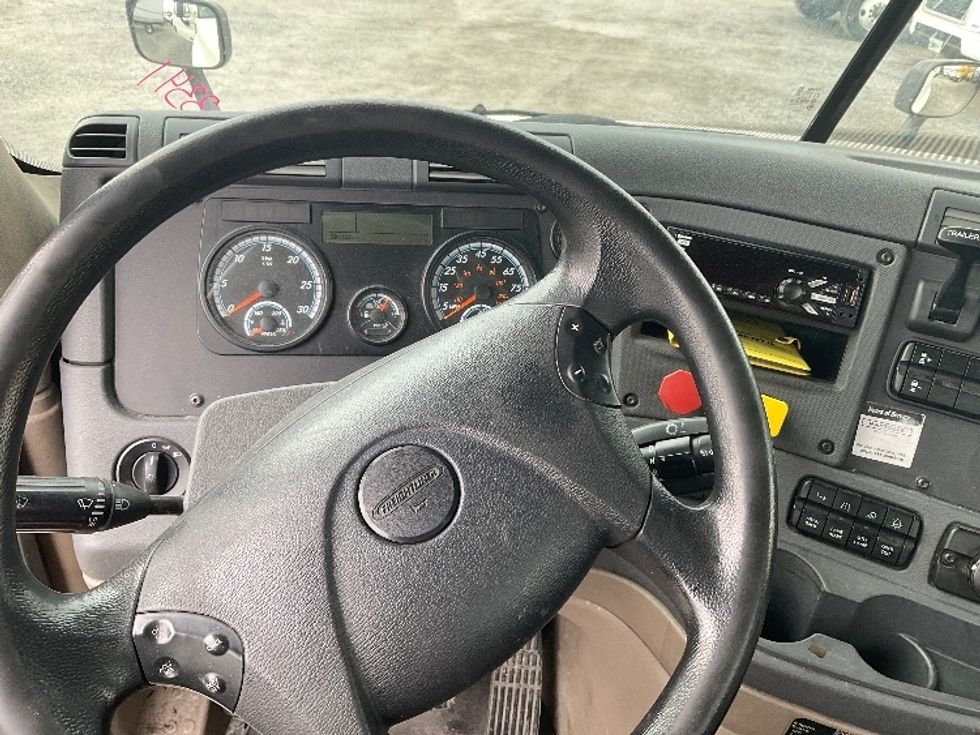 Day Cab Tractor-Heavy Duty Tractors-Freightliner-2018-Cascadia 12564ST-Harrisburg-PA-391,165\n\t\tmiles-$ 38,500 - Image 11