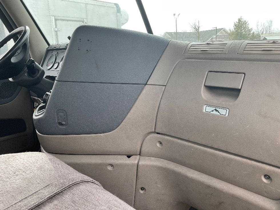 Day Cab Tractor-Heavy Duty Tractors-Freightliner-2018-Cascadia 12564ST-Harrisburg-PA-391,165\n\t\tmiles-$ 38,500 - Image 13