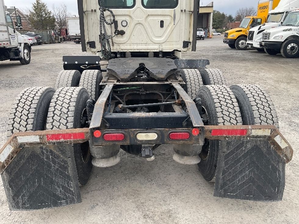 Day Cab Tractor-Heavy Duty Tractors-Freightliner-2018-Cascadia 12564ST-Harrisburg-PA-391,165\n\t\tmiles-$ 38,500 - Image 6