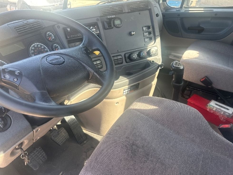 Day Cab Tractor-Heavy Duty Tractors-Freightliner-2018-Cascadia 12564ST-Hattiesburg-MS-354,793\n\t\tmiles-$ 17,000 - Image 10