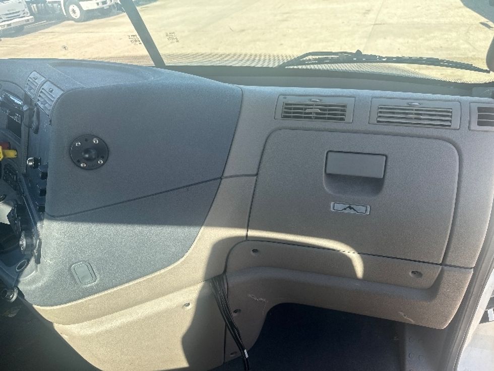 Day Cab Tractor-Heavy Duty Tractors-Freightliner-2018-Cascadia 12564ST-Hattiesburg-MS-354,793\n\t\tmiles-$ 17,000 - Image 13