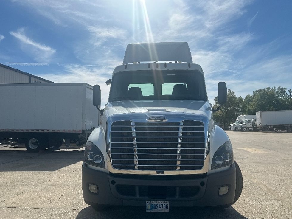 Day Cab Tractor-Heavy Duty Tractors-Freightliner-2018-Cascadia 12564ST-Hattiesburg-MS-354,793\n\t\tmiles-$ 17,000 - Image 2