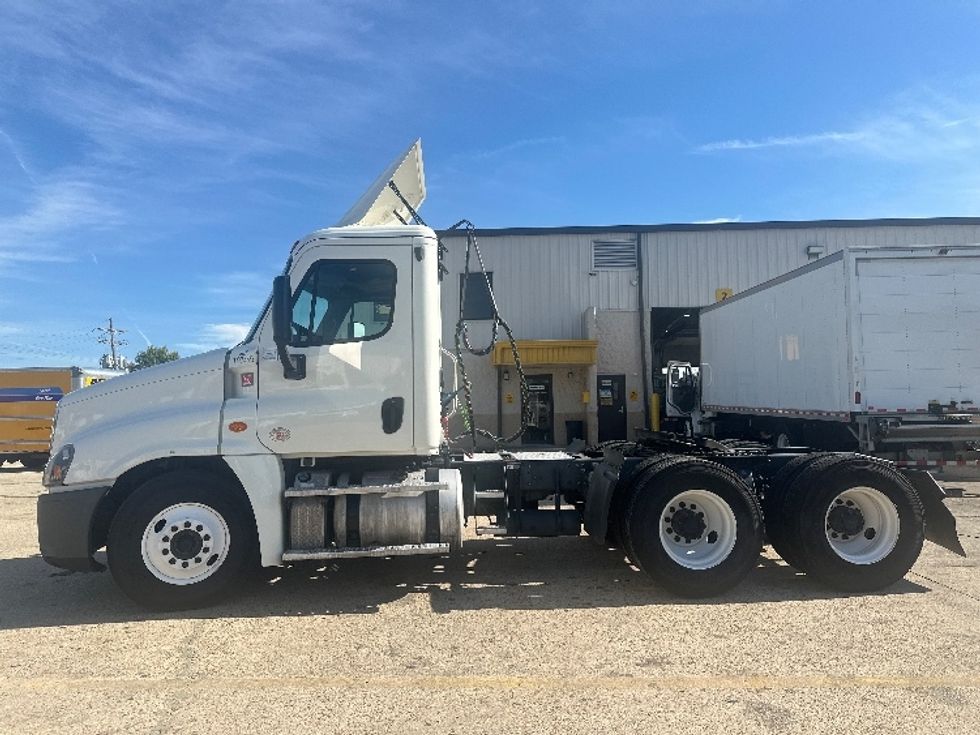 Day Cab Tractor-Heavy Duty Tractors-Freightliner-2018-Cascadia 12564ST-Hattiesburg-MS-354,793\n\t\tmiles-$ 17,000 - Image 4