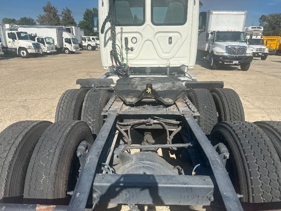 Day Cab Tractor-Heavy Duty Tractors-Freightliner-2018-Cascadia 12564ST-Hattiesburg-MS-354,793\n\t\tmiles-$ 17,000 - Image 6