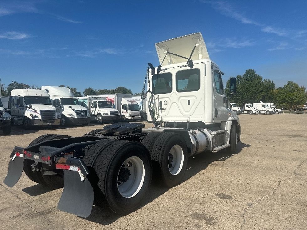 Day Cab Tractor-Heavy Duty Tractors-Freightliner-2018-Cascadia 12564ST-Hattiesburg-MS-354,793\n\t\tmiles-$ 17,000 - Image 7