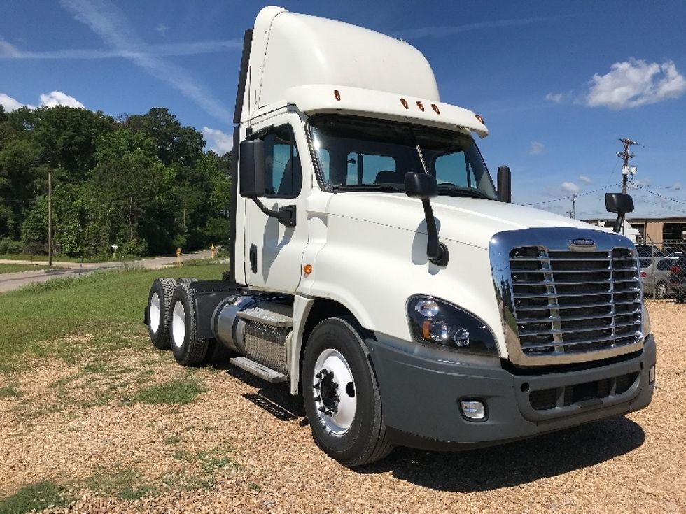 2018 Freightliner Cascadia 12564ST Day Cab Tractor