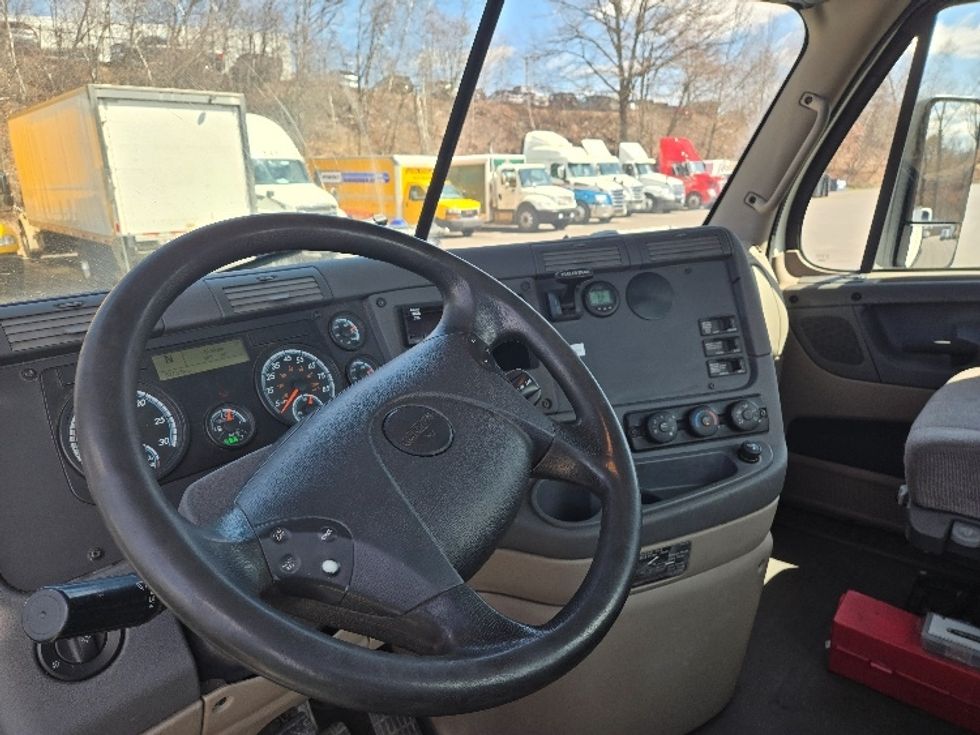Day Cab Tractor-Heavy Duty Tractors-Freightliner-2018-Cascadia 12564ST-Hazleton-PA-537,819\n\t\tmiles-$ 30,500 - Image 10
