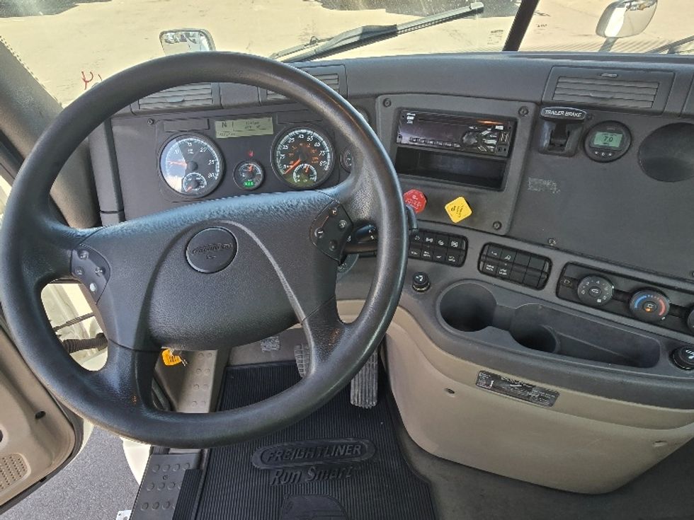 Day Cab Tractor-Heavy Duty Tractors-Freightliner-2018-Cascadia 12564ST-Hazleton-PA-537,819\n\t\tmiles-$ 30,500 - Image 11
