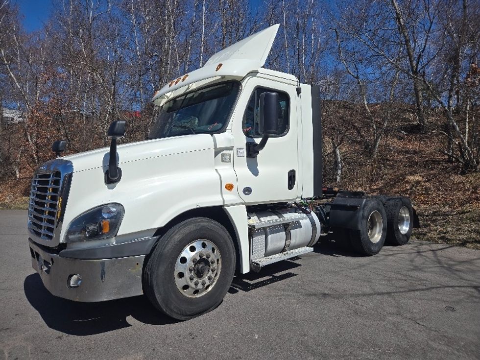 Day Cab Tractor-Heavy Duty Tractors-Freightliner-2018-Cascadia 12564ST-Hazleton-PA-537,819\n\t\tmiles-$ 30,500 - Image 3