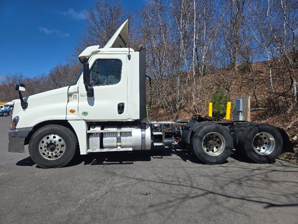 Day Cab Tractor-Heavy Duty Tractors-Freightliner-2018-Cascadia 12564ST-Hazleton-PA-537,819\n\t\tmiles-$ 30,500 - Image 4