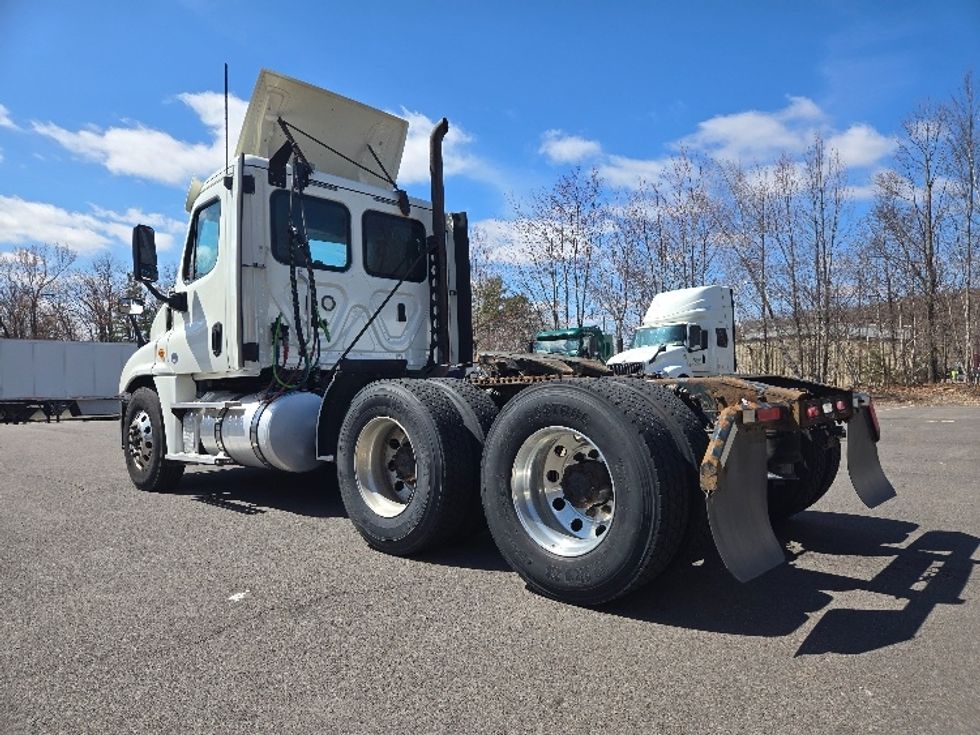 Day Cab Tractor-Heavy Duty Tractors-Freightliner-2018-Cascadia 12564ST-Hazleton-PA-537,819\n\t\tmiles-$ 30,500 - Image 5