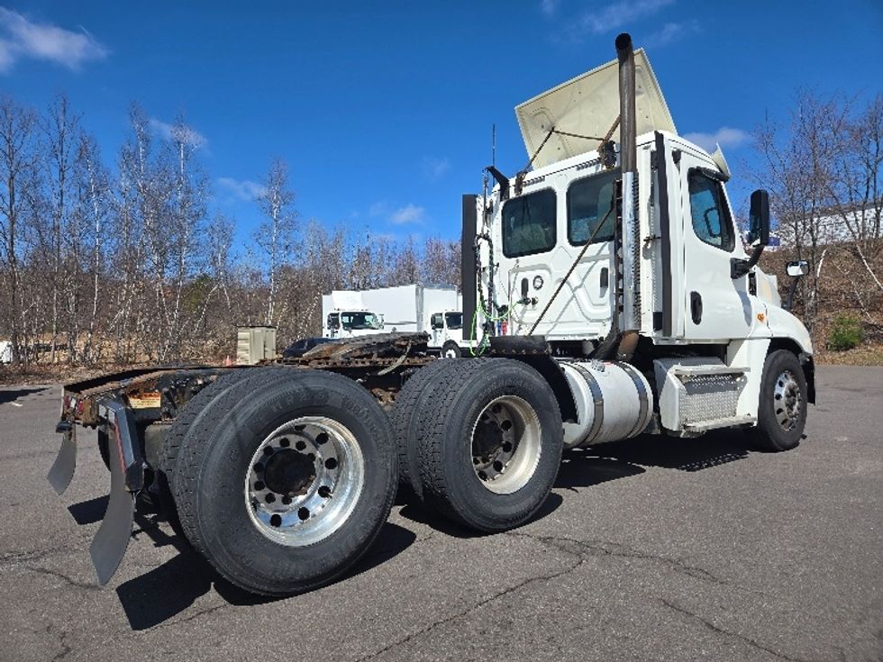 Day Cab Tractor-Heavy Duty Tractors-Freightliner-2018-Cascadia 12564ST-Hazleton-PA-537,819\n\t\tmiles-$ 30,500 - Image 7