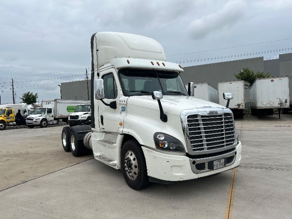 Day Cab Tractor-Heavy Duty Tractors-Freightliner-2018-Cascadia 12564ST-Houston-TX-575,555\n\t\tmiles-$ 31,500 - Image 1