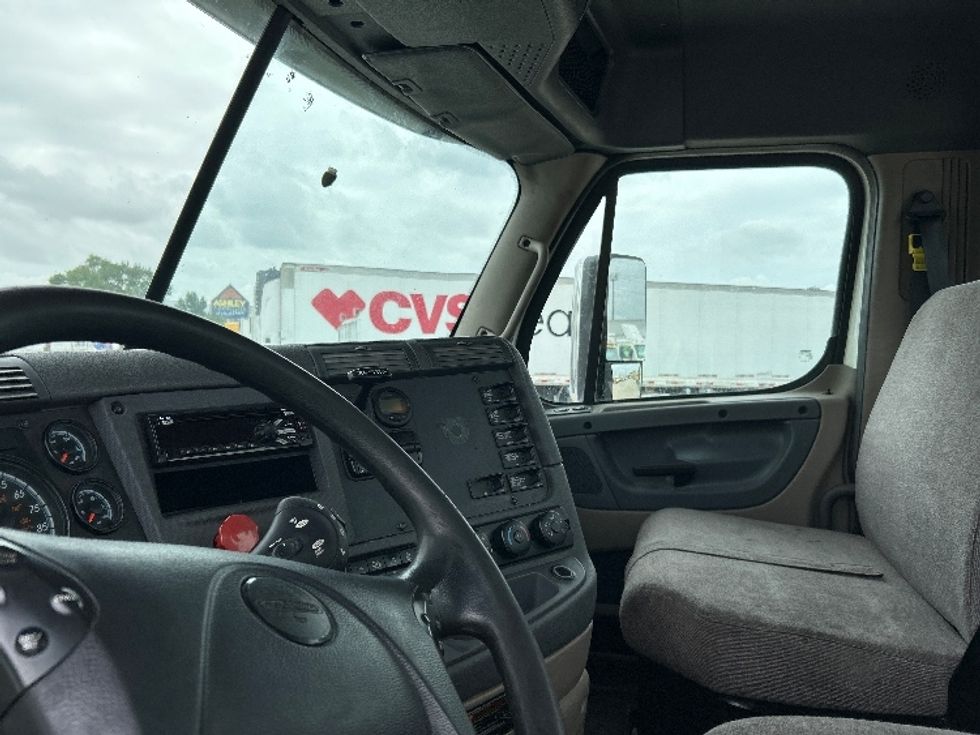 Day Cab Tractor-Heavy Duty Tractors-Freightliner-2018-Cascadia 12564ST-Houston-TX-575,555\n\t\tmiles-$ 31,500 - Image 10