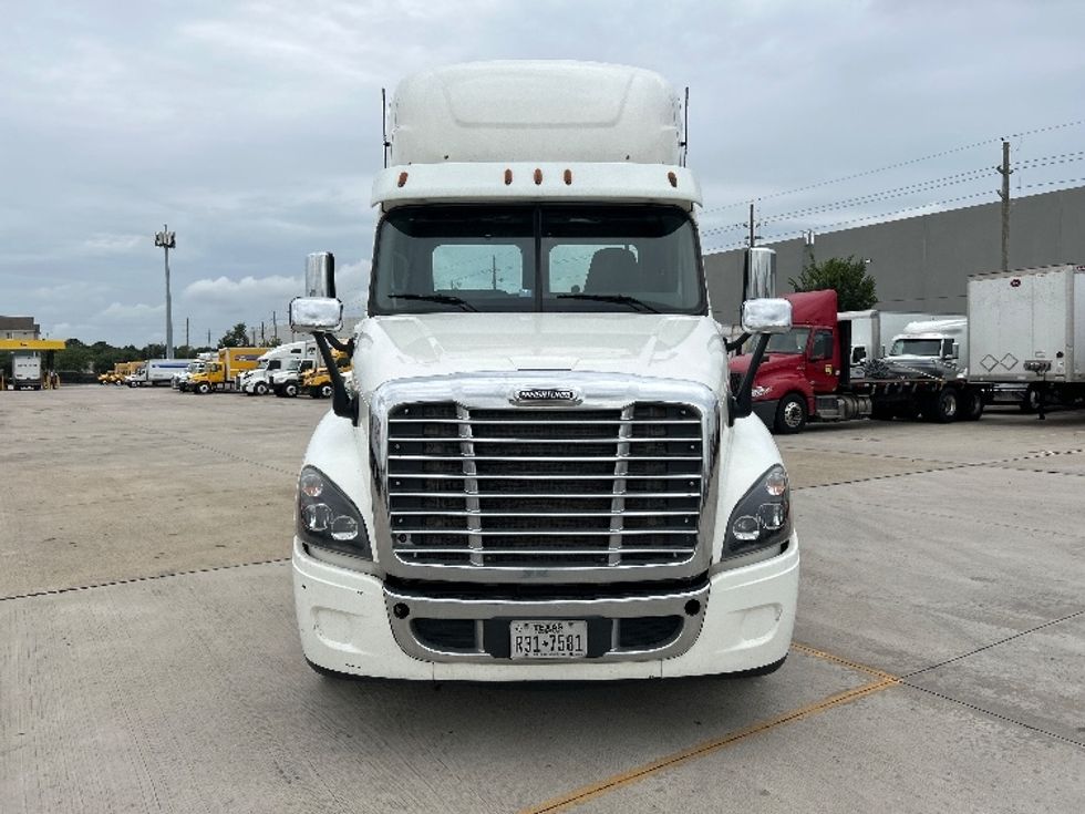 Day Cab Tractor-Heavy Duty Tractors-Freightliner-2018-Cascadia 12564ST-Houston-TX-575,555\n\t\tmiles-$ 31,500 - Image 2