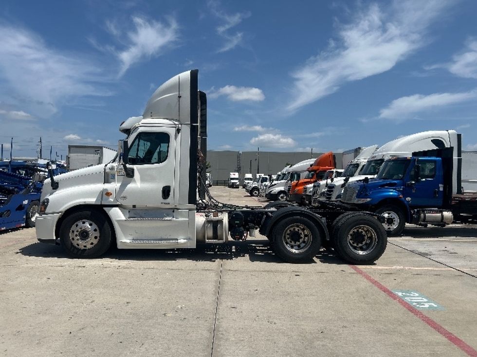 Day Cab Tractor-Heavy Duty Tractors-Freightliner-2018-Cascadia 12564ST-Houston-TX-575,555\n\t\tmiles-$ 31,500 - Image 4