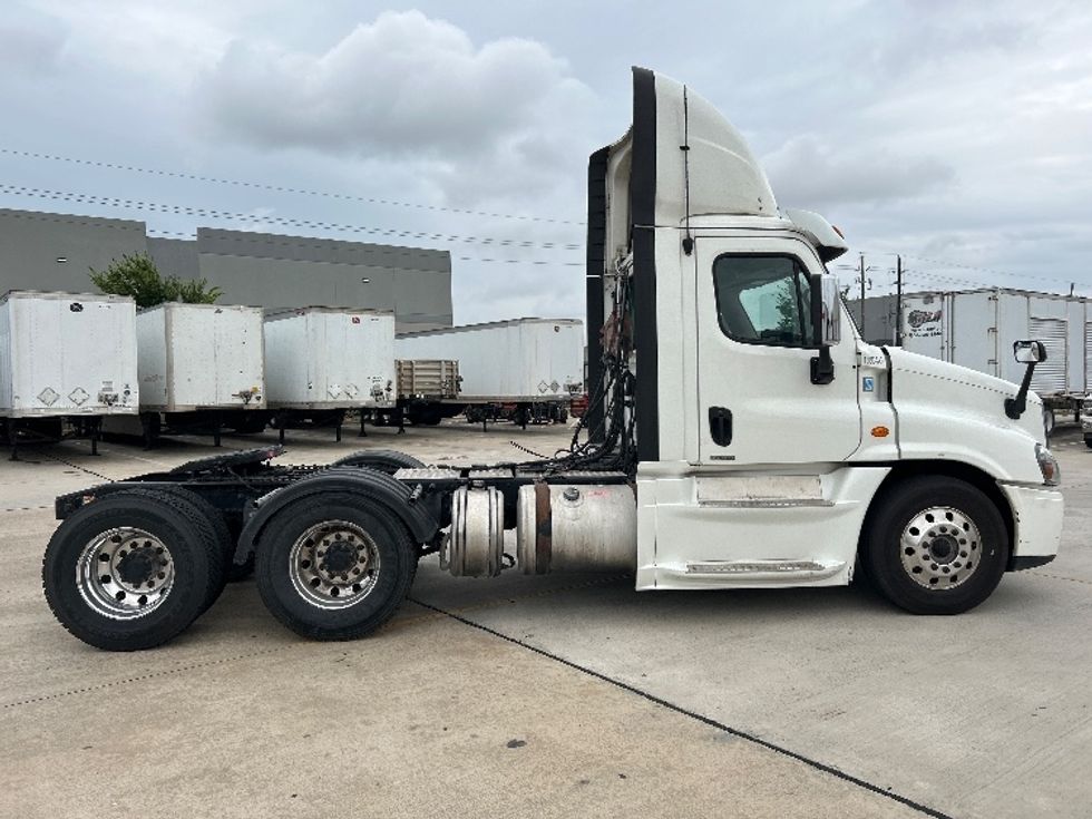 Day Cab Tractor-Heavy Duty Tractors-Freightliner-2018-Cascadia 12564ST-Houston-TX-575,555\n\t\tmiles-$ 31,500 - Image 8