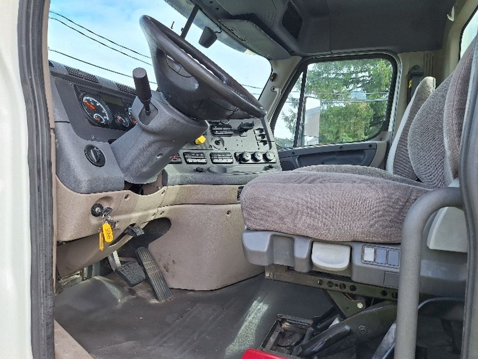 Day Cab Tractor-Heavy Duty Tractors-Freightliner-2018-Cascadia 12564ST-Hudson-NH-502,113\n\t\tmiles-$ 33,750 - Image 10