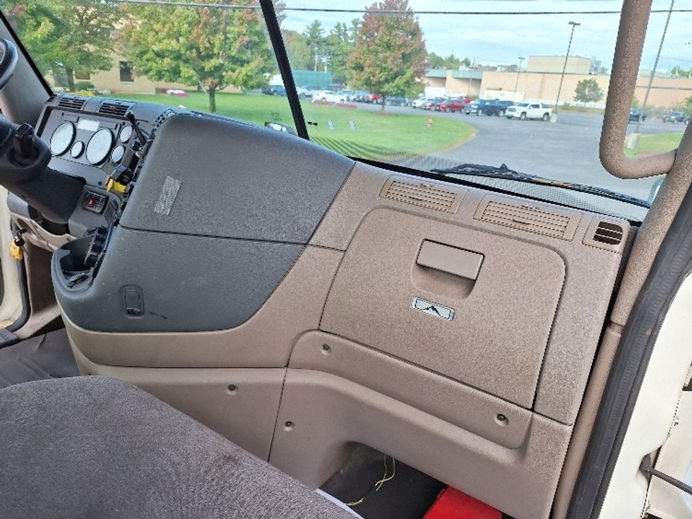 Day Cab Tractor-Heavy Duty Tractors-Freightliner-2018-Cascadia 12564ST-Hudson-NH-502,113\n\t\tmiles-$ 33,750 - Image 13