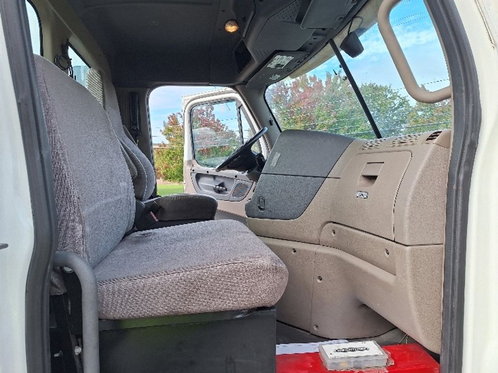 Day Cab Tractor-Heavy Duty Tractors-Freightliner-2018-Cascadia 12564ST-Hudson-NH-502,113\n\t\tmiles-$ 33,750 - Image 14
