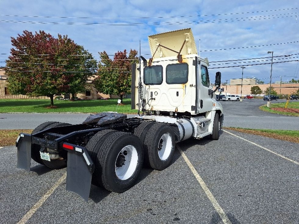 Day Cab Tractor-Heavy Duty Tractors-Freightliner-2018-Cascadia 12564ST-Hudson-NH-502,113\n\t\tmiles-$ 33,750 - Image 7