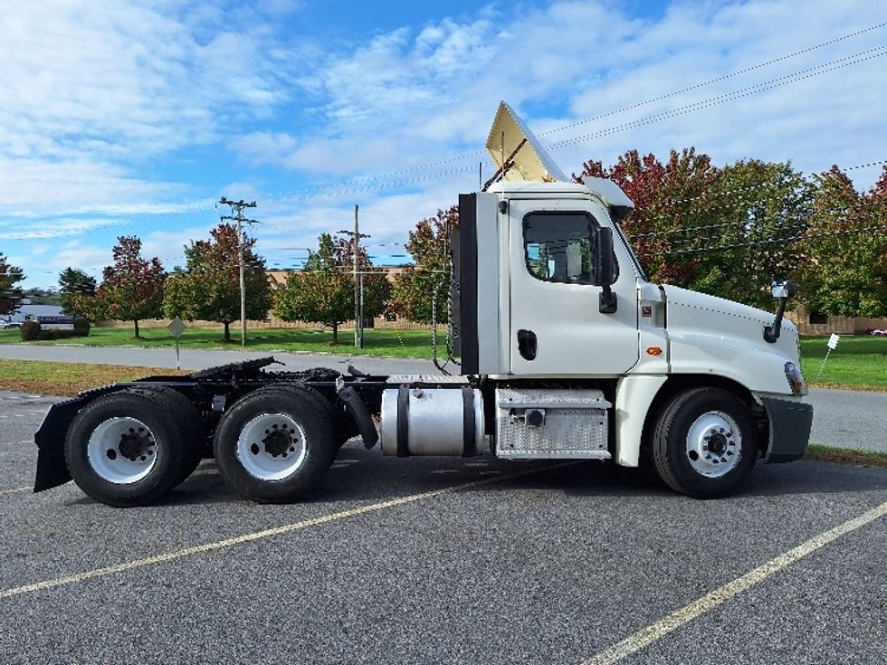 Day Cab Tractor-Heavy Duty Tractors-Freightliner-2018-Cascadia 12564ST-Hudson-NH-502,113\n\t\tmiles-$ 33,750 - Image 8