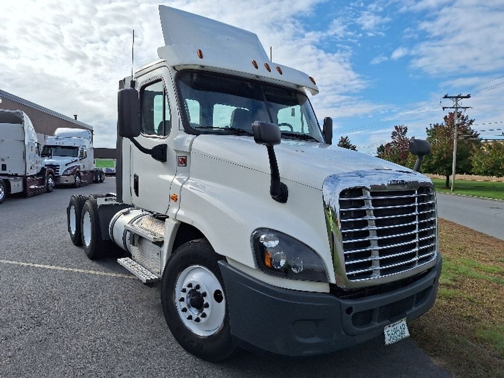 Day Cab Tractor-Heavy Duty Tractors-Freightliner-2018-Cascadia 12564ST-Hudson-NH-513,178\n\t\tmiles-$ 27,000 - Image 1
