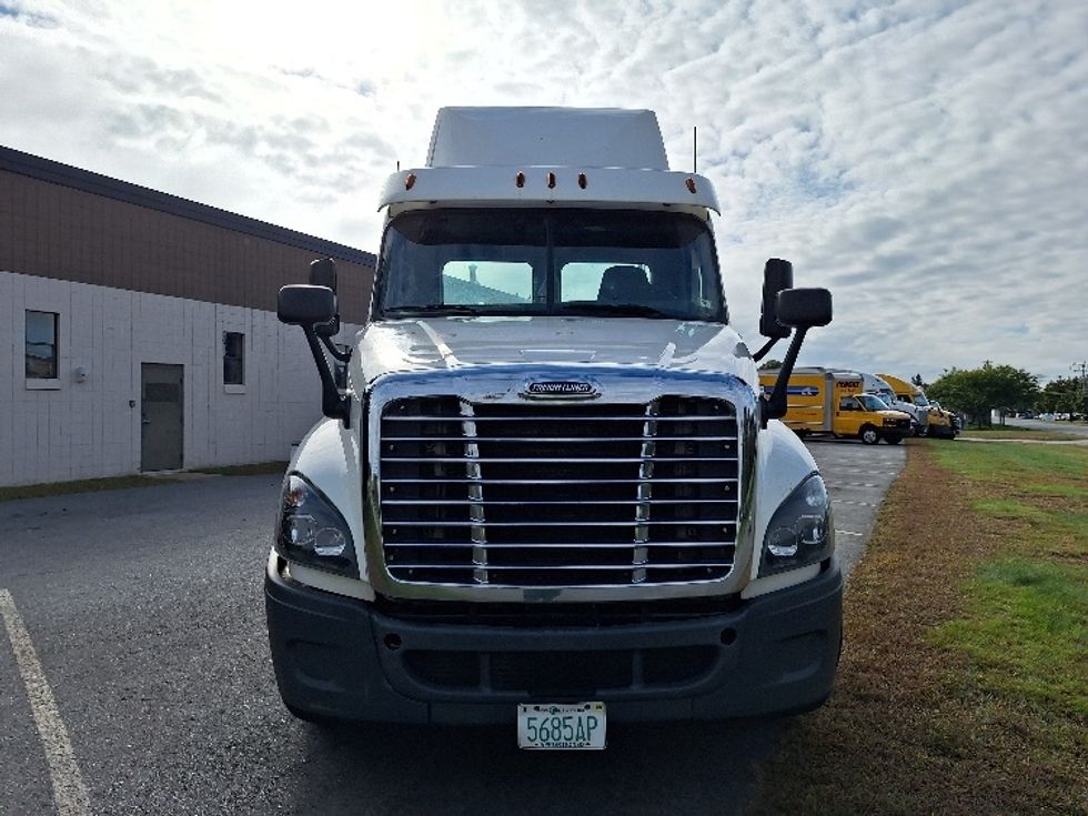 Day Cab Tractor-Heavy Duty Tractors-Freightliner-2018-Cascadia 12564ST-Hudson-NH-513,178\n\t\tmiles-$ 27,000 - Image 2