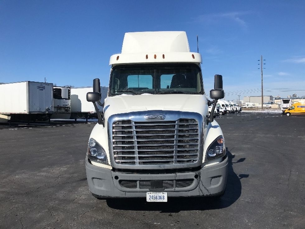 Day Cab Tractor-Heavy Duty Tractors-Freightliner-2018-Cascadia 12564ST-Indianapolis-IN-355,406\n\t\tmiles-$ 43,250 - Image 2