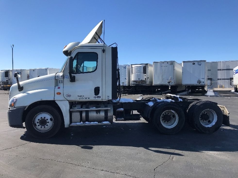 Day Cab Tractor-Heavy Duty Tractors-Freightliner-2018-Cascadia 12564ST-Indianapolis-IN-355,406\n\t\tmiles-$ 43,250 - Image 4