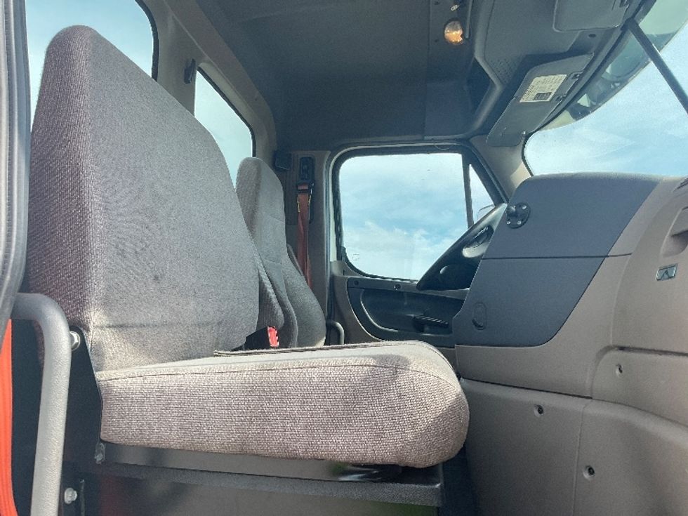Day Cab Tractor-Heavy Duty Tractors-Freightliner-2018-Cascadia 12564ST-Indianapolis-IN-419,636\n\t\tmiles-$ 43,500 - Image 14