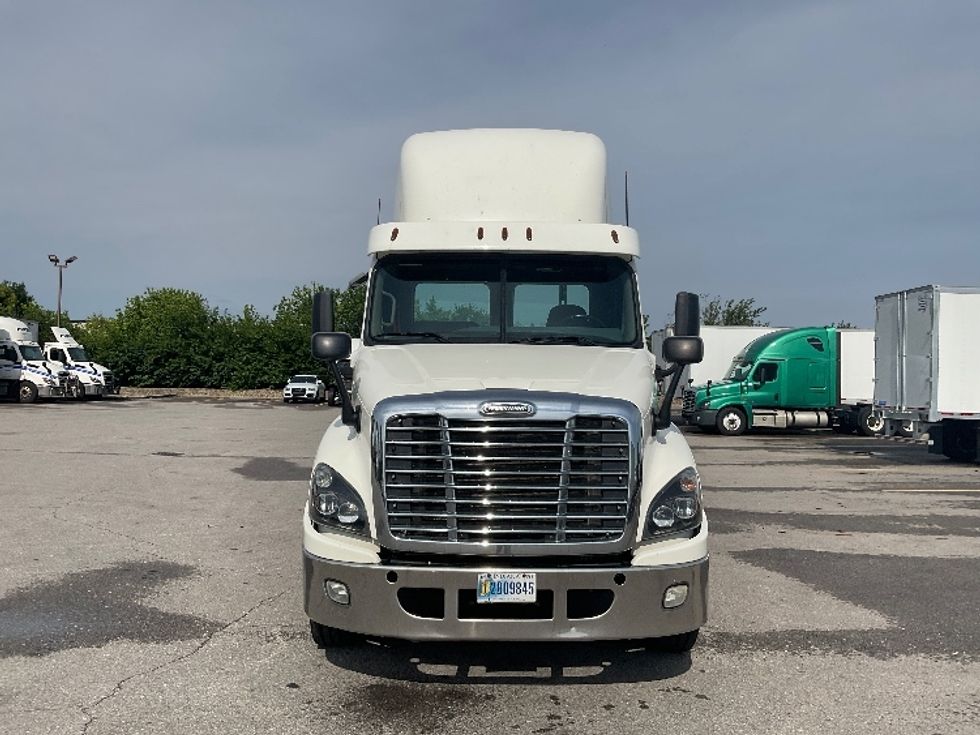 Day Cab Tractor-Heavy Duty Tractors-Freightliner-2018-Cascadia 12564ST-Indianapolis-IN-419,636\n\t\tmiles-$ 43,500 - Image 2