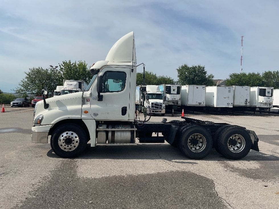 Day Cab Tractor-Heavy Duty Tractors-Freightliner-2018-Cascadia 12564ST-Indianapolis-IN-419,636\n\t\tmiles-$ 43,500 - Image 4