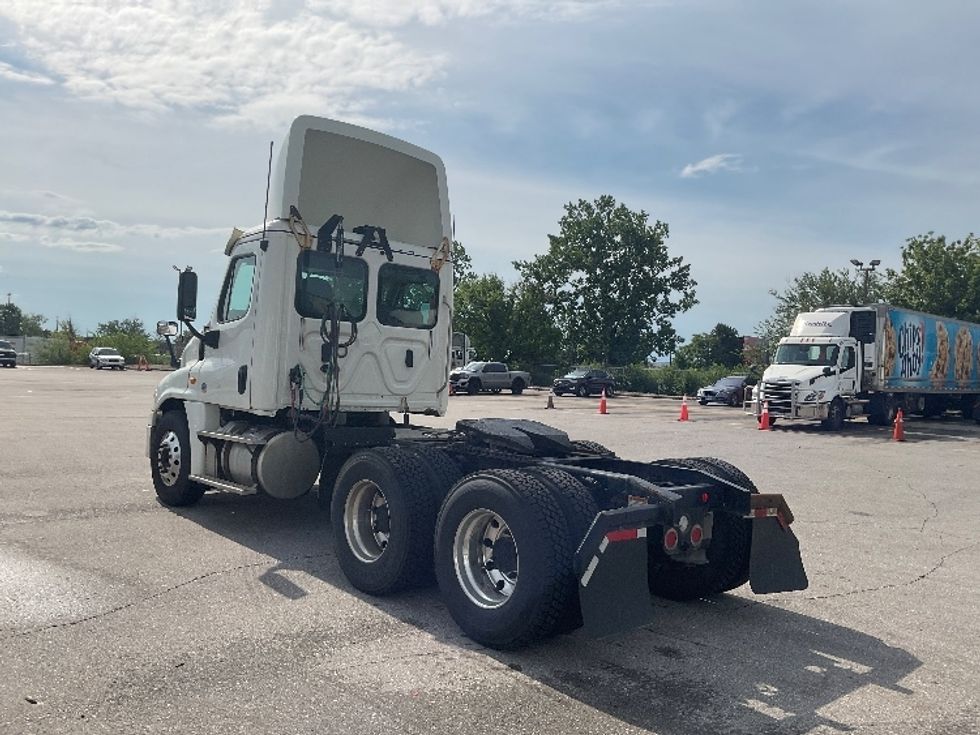 Day Cab Tractor-Heavy Duty Tractors-Freightliner-2018-Cascadia 12564ST-Indianapolis-IN-419,636\n\t\tmiles-$ 43,500 - Image 5