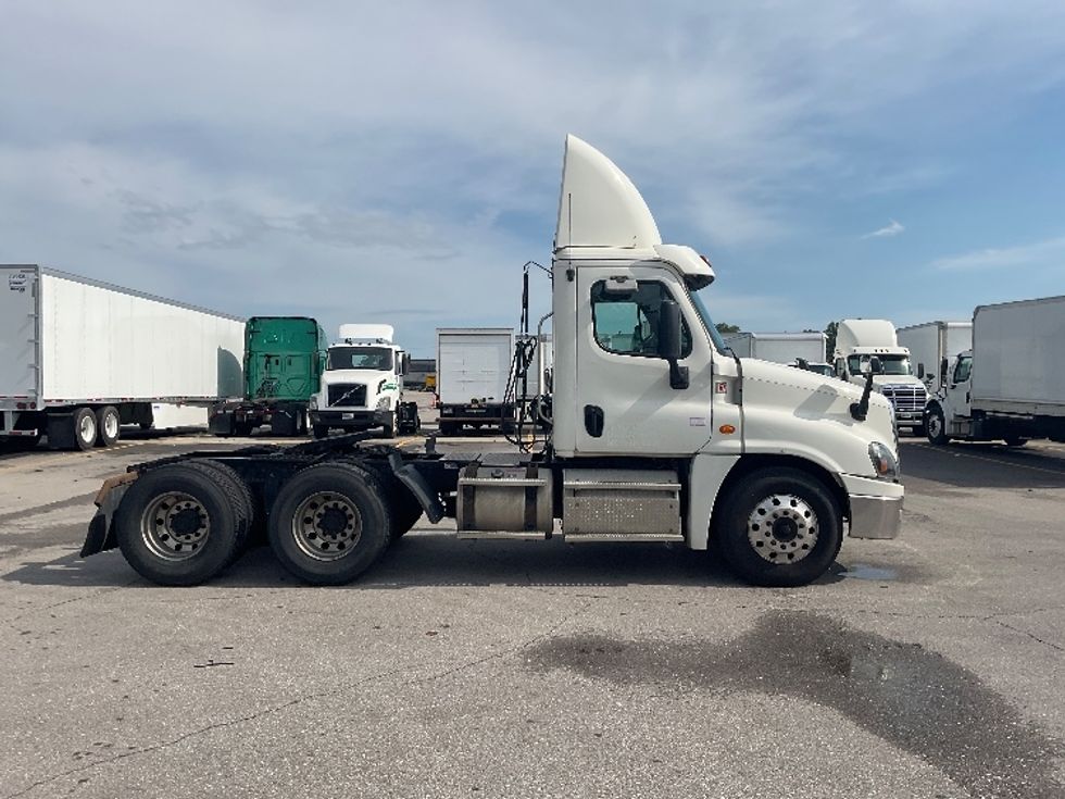Day Cab Tractor-Heavy Duty Tractors-Freightliner-2018-Cascadia 12564ST-Indianapolis-IN-419,636\n\t\tmiles-$ 43,500 - Image 8