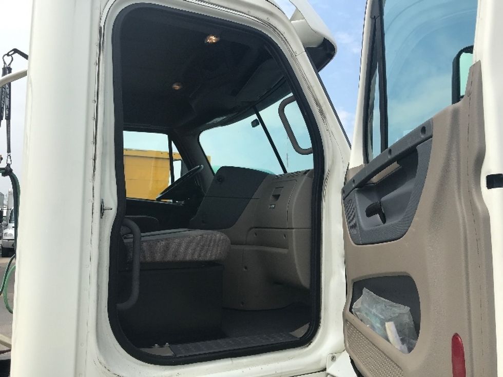 Day Cab Tractor-Heavy Duty Tractors-Freightliner-2018-Cascadia 12564ST-Indianapolis-IN-461,375\n\t\tmiles-$ 41,250 - Image 12