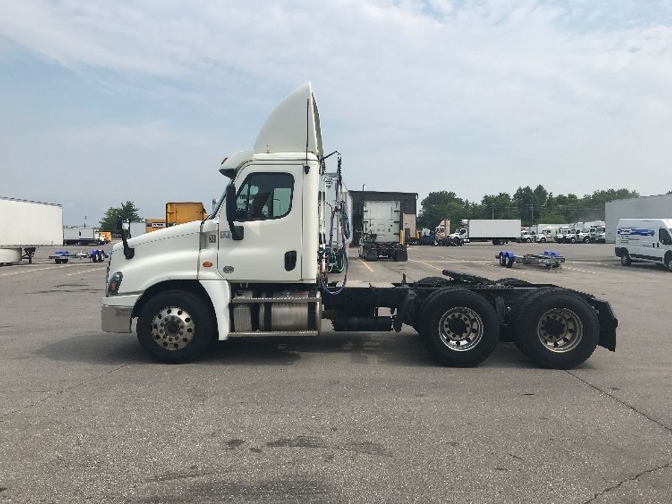Day Cab Tractor-Heavy Duty Tractors-Freightliner-2018-Cascadia 12564ST-Indianapolis-IN-461,375\n\t\tmiles-$ 41,250 - Image 4