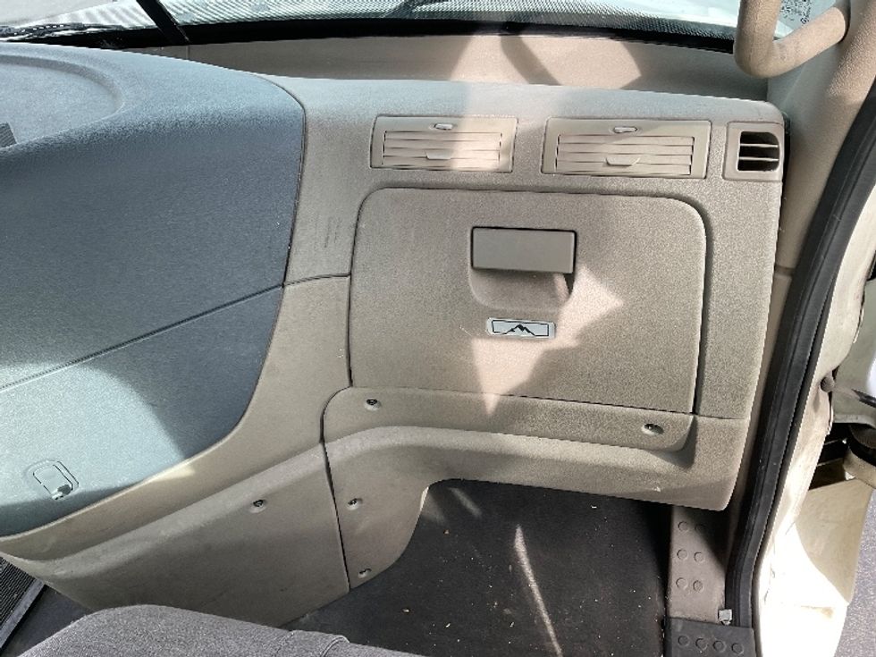 Day Cab Tractor-Heavy Duty Tractors-Freightliner-2018-Cascadia 12564ST-Indianapolis-IN-470,289\n\t\tmiles-$ 36,750 - Image 13