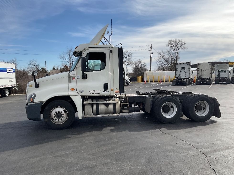 Day Cab Tractor-Heavy Duty Tractors-Freightliner-2018-Cascadia 12564ST-Indianapolis-IN-470,289\n\t\tmiles-$ 36,750 - Image 4