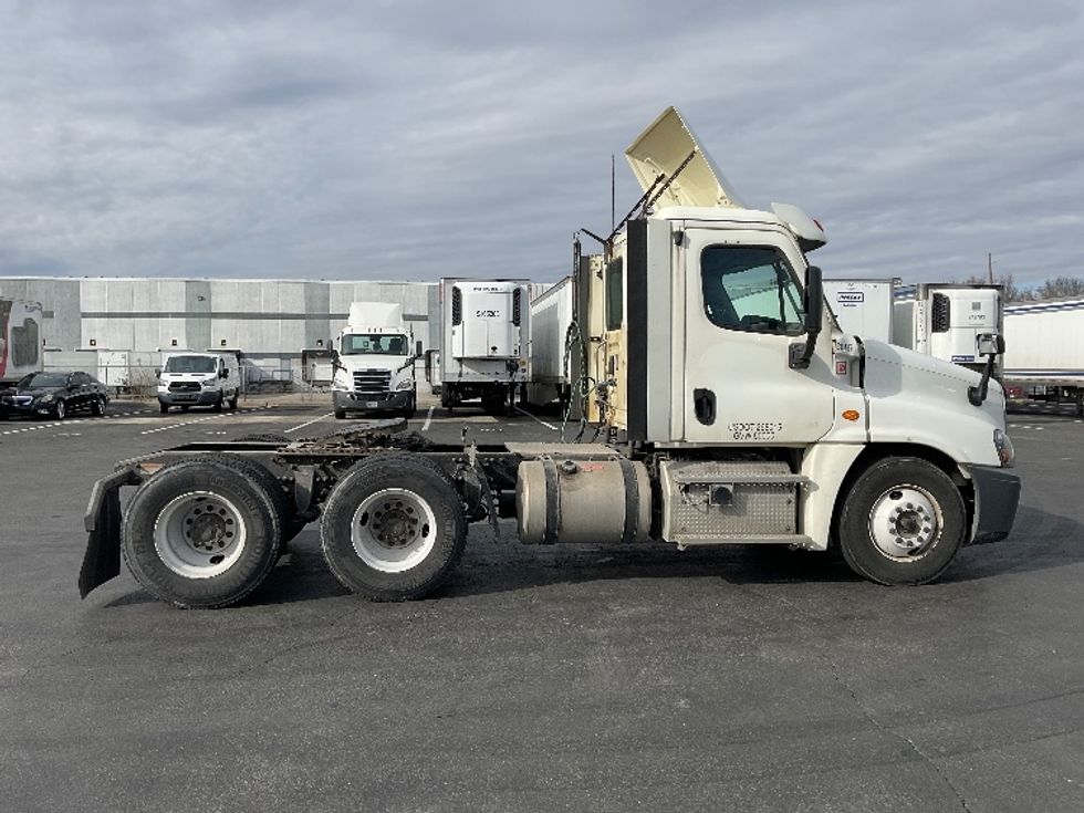 Day Cab Tractor-Heavy Duty Tractors-Freightliner-2018-Cascadia 12564ST-Indianapolis-IN-470,289\n\t\tmiles-$ 36,750 - Image 8