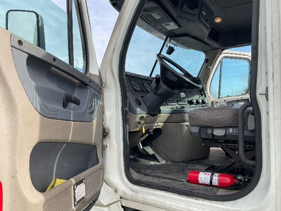 Day Cab Tractor-Heavy Duty Tractors-Freightliner-2018-Cascadia 12564ST-Indianapolis-IN-470,289\n\t\tmiles-$ 36,750 - Image 9