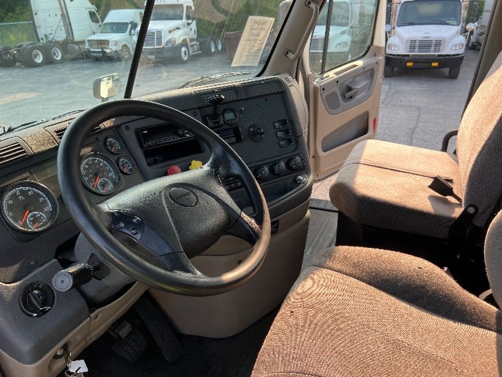 Day Cab Tractor-Heavy Duty Tractors-Freightliner-2018-Cascadia 12564ST-Indianapolis-IN-518,883\n\t\tmiles-$ 35,750 - Image 10