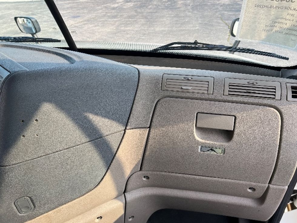 Day Cab Tractor-Heavy Duty Tractors-Freightliner-2018-Cascadia 12564ST-Indianapolis-IN-518,883\n\t\tmiles-$ 35,750 - Image 13
