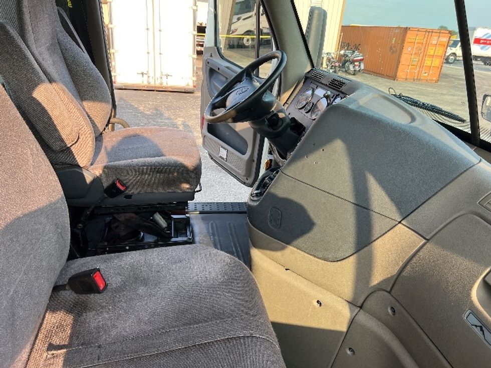 Day Cab Tractor-Heavy Duty Tractors-Freightliner-2018-Cascadia 12564ST-Indianapolis-IN-518,883\n\t\tmiles-$ 35,750 - Image 14