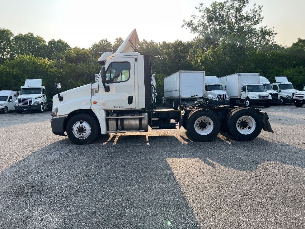 Day Cab Tractor-Heavy Duty Tractors-Freightliner-2018-Cascadia 12564ST-Indianapolis-IN-518,883\n\t\tmiles-$ 35,750 - Image 4